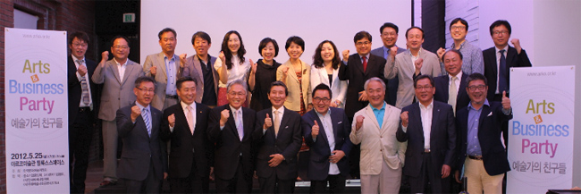 Arts & Business 갤러리 파티 단체사진