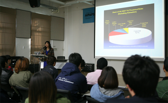 2012 아르코국제공연예술전문가시리즈 국제 연기 심포지엄 강연사진2