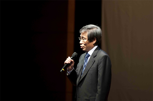 사진설명 : 김성곤 한국문학번역원장이 24일 서울 대한상공회의소에서 열린 <2013 문화융성 콘퍼런스>에 참석해 ‘한국문화의 세계화, K-Culture’라는 주제로 강연을 하고 있다. 
