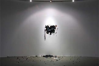 작품사진_ParasiteProject_wood, papertape, paintball, water paint, hammer_2012