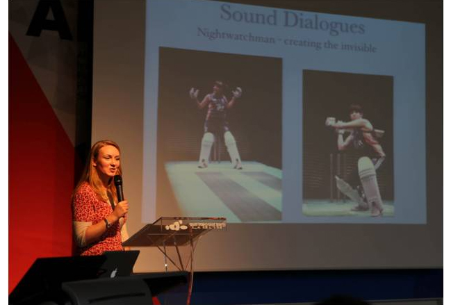 2014 AIPAPAS 국제공연예술전문가시리즈 무대음향디자인 워크숍 및 초청강연 설명중인 캐롤린 다우닝