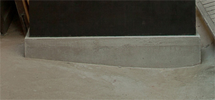 <모노리스 Mark II> 시멘트, 목재, 수성 페인트, 104.8 x 29 x 46.8 cm, 2015