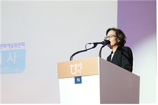 사진설명 : 17일 열린 ‘2016 인생나눔교실 멘토봉사단 발대식’에서 박명진 한국문화예술위원장이 인사말을 하고 있다.