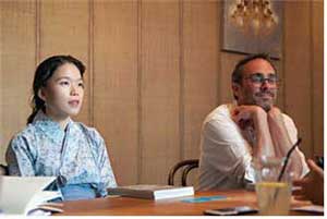 사진제공 : 월간 그래픽노블
왼)정소연 작가, 오)Gareth Brookes(그래픽노블 작가)