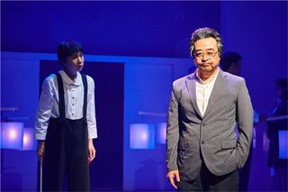 캡션 : 연극 [윤이상, 상처입은 용] 공연 사진(사진 : 경기도 문화의 전당-경기도립극단)