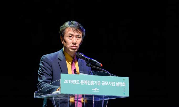 시각예술부장 황진수
 