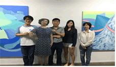 신청자E의 의뢰(자신의 사진을 전세계 25개국에 보내서 다시 사진으로 돌려받음)에 따라 브로마이드 현수막과 사진액자 약 20개