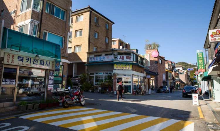 아라리오 미술관을 거쳐서 블록 끝부분에서 좌회전을 하세요!