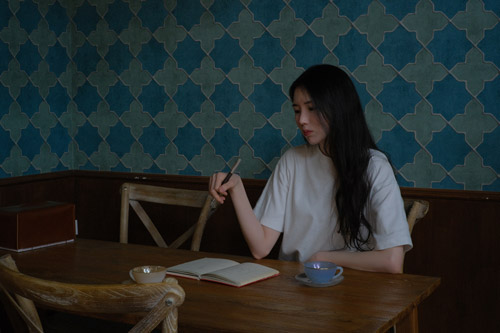 성해나 작가 사진