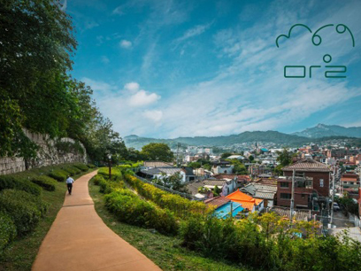 369성곽마을의 성곽길 풍경