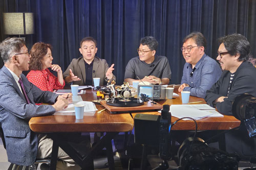 국민 셋 중 하나가 인공지능(AI)을 쓰는 시대, 예술과 AI의 공존을 묻다  예술잡多(다) :“AI와 예술을 말하다”  온라인 라운드테이블 열려