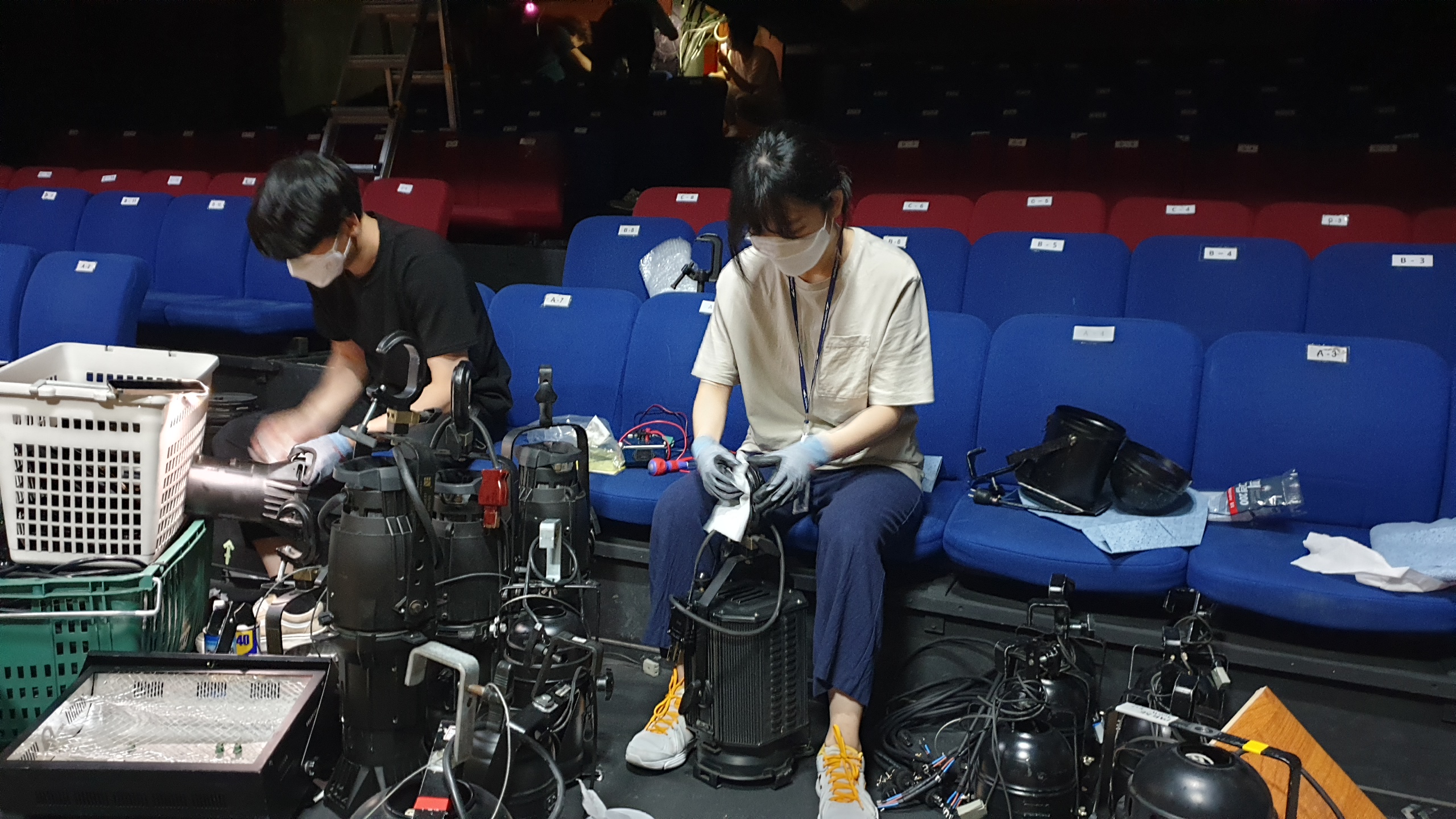 임직원 사회공헌 활동 ‘함께 가는 대학로’프로그램을 진행