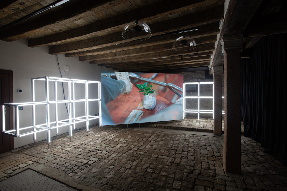 Moon Kyungwon & Jeon Joonho,
                  News from nowhere: Eclipse, 2022, single-channel video
                  installation, 17 min. 5 sec. Provided by Bf. photograph by
                  Hyunjung Kwon.